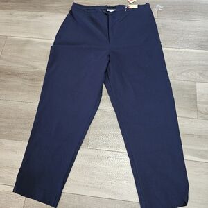 NWT AVENUE Womens CAPRI Strech Sz18